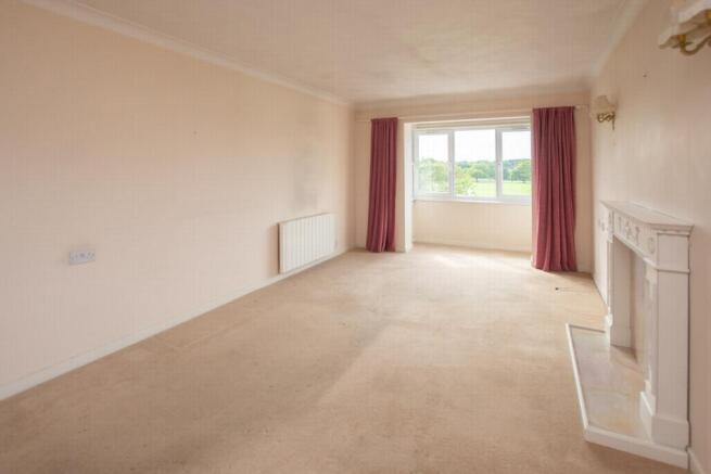 Sitting/dining room