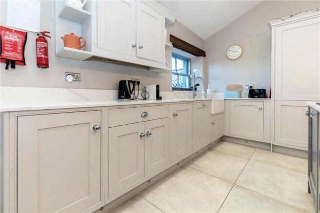 3 bed Terraced for sale Image 9