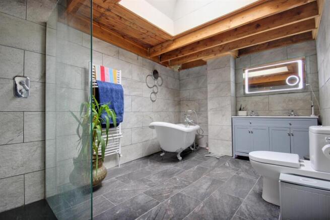 4 bed Semi-Detached for sale Image 7