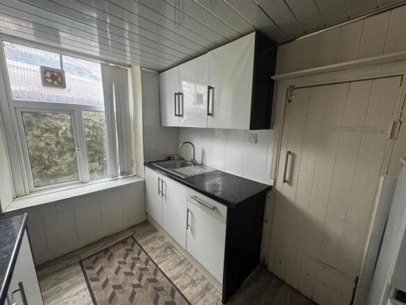 Kitchen 3.jpg