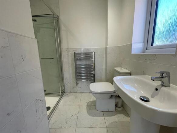 ensuite 1.jpg