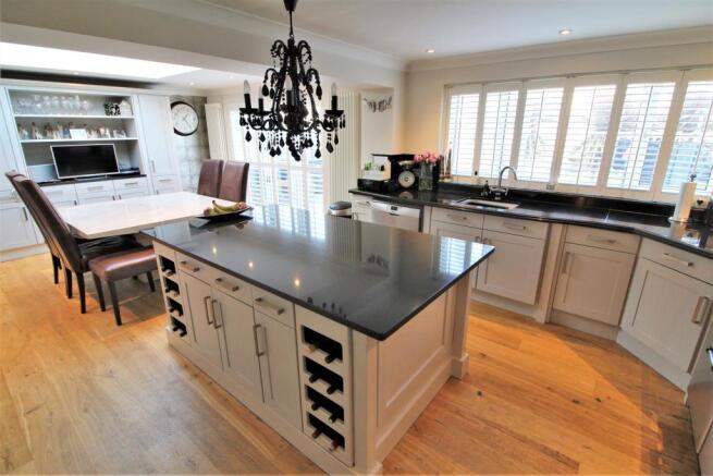 OPEN PLAN KITCHEN FAMILY ROOM