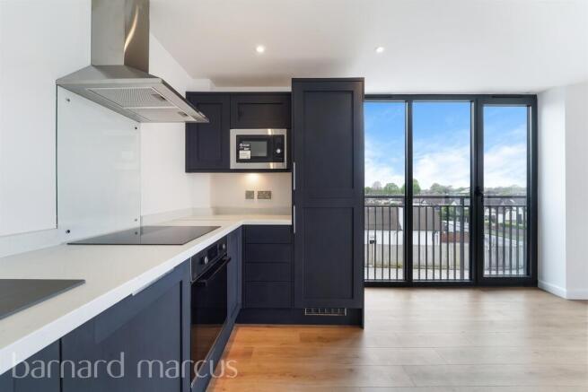 Tealing Drive, London, KT19 photo 4