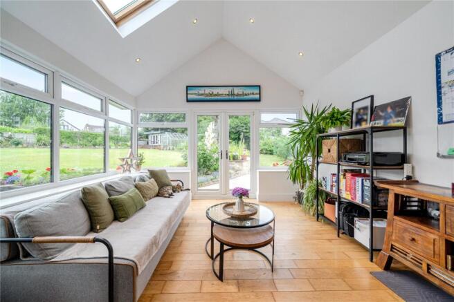 5 bed Bungalow for sale Image 8