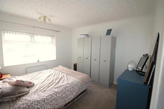 14 Pendle Cres-Bed1.JPG