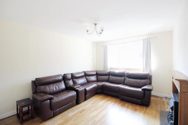 02 - Lounge 1.jpg