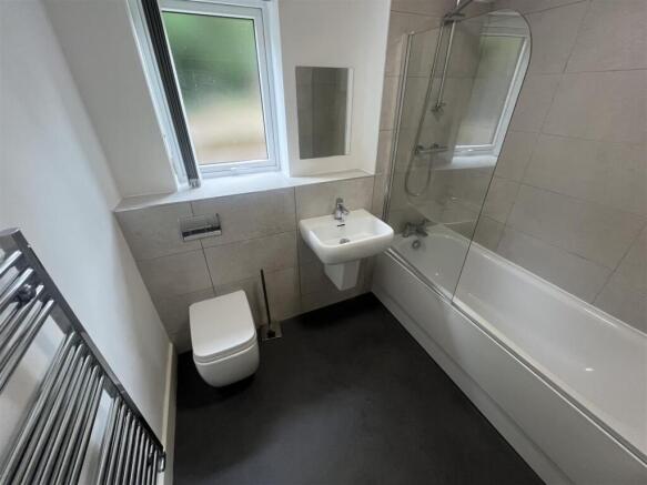 2 bed Apartment to rent Image 12