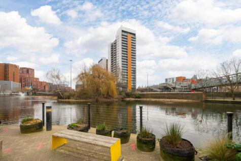 Blackwall Way, Blackwall Way