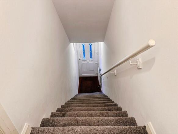 2 bed Maisonette to rent Image 9