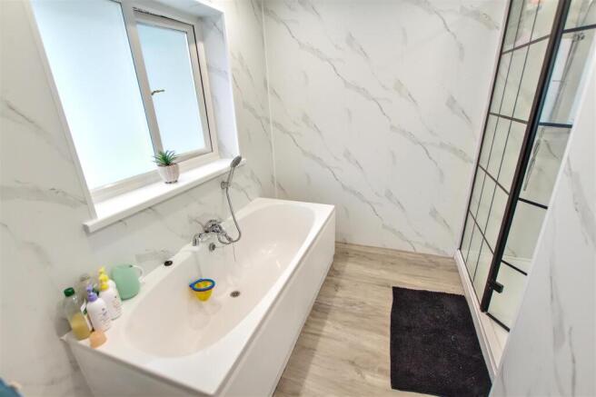 Bathroom (1).jpg