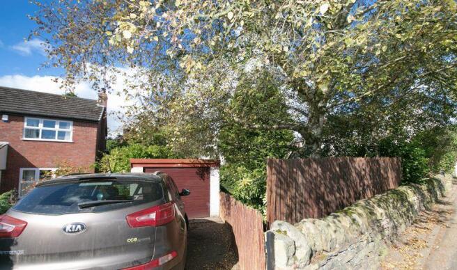 Driveway/ garage 