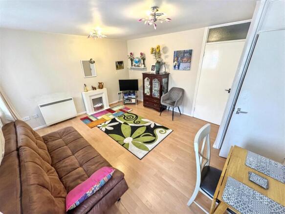 Living room 2.jpg