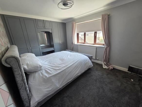 5 bed Detached to rent Image 9