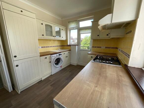 KITCHEN 10'9 x 8'5