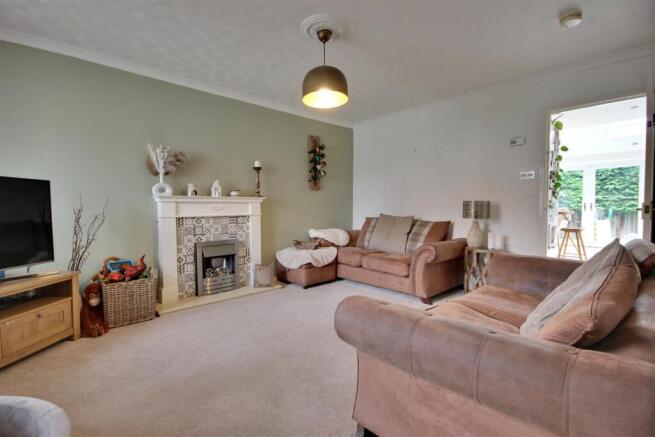 3 bed Semi-Detached for sale Image 4