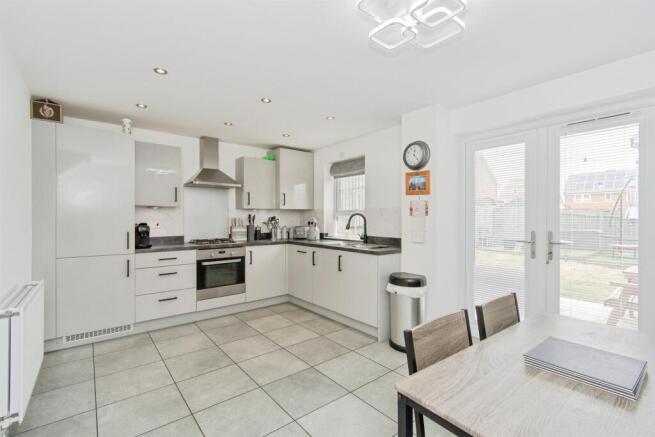 3 bed Semi-Detached for sale Image 12