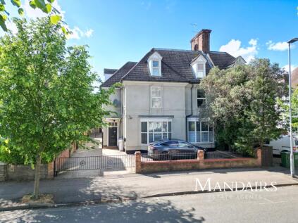 105 Park Road, Peterborough