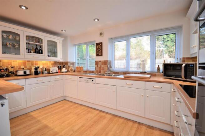 013 kitchen queenswood.JPG