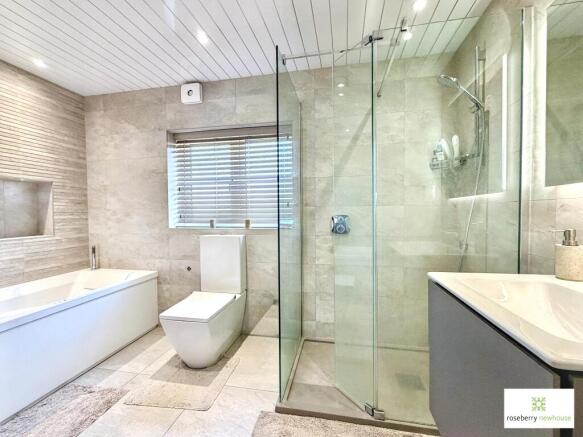 5 bed Detached for sale Image 8