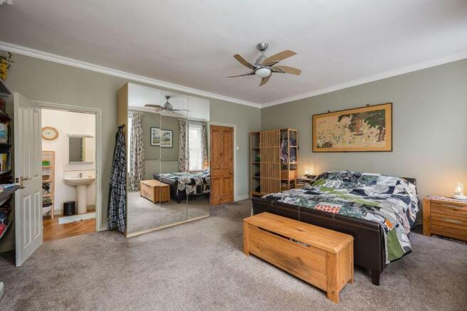 4 bed Terraced for sale Image 10