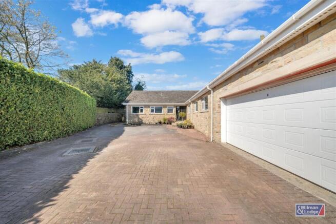 5 bed Detached for sale Image 6