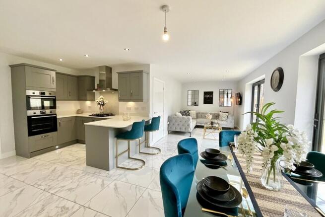 5 bed Detached for sale Image 6