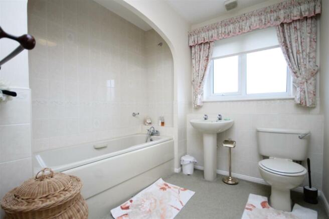 MAIN BATHROOM