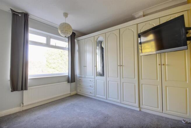 3 bed Terraced for sale Image 8