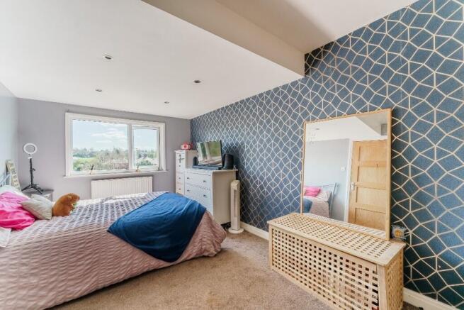 5 bed Semi-Detached for sale Image 12