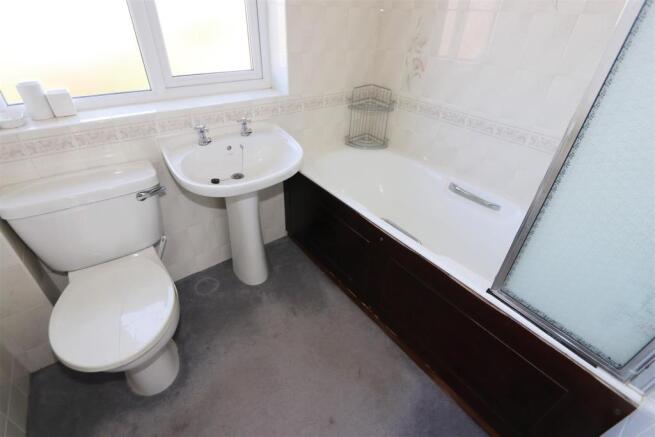 FAMILY BATHROOM