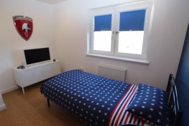 BEDROOM 2