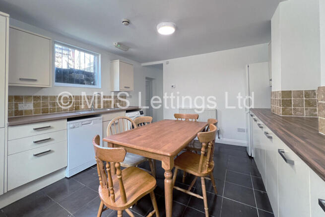 4 bed Terraced to rent Image 4