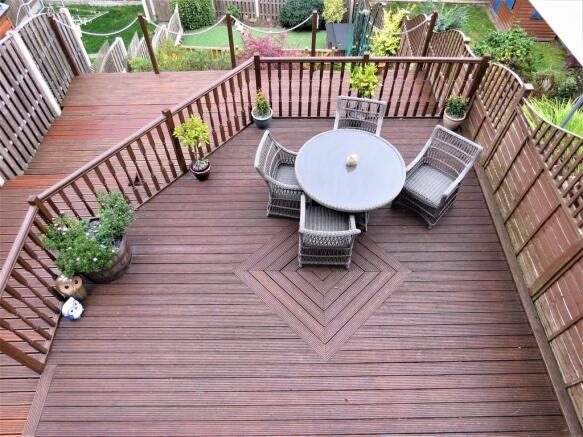 Decked entertaini...