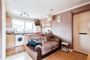 8, Shire Court, Kingshill, Swindon SN1 5HU