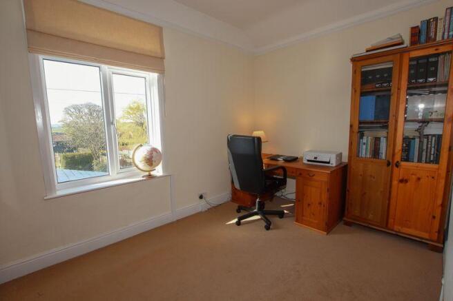 Bedroom / Study