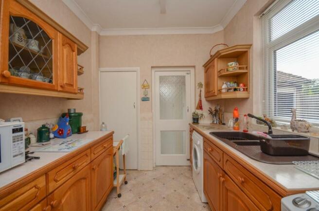 Kitchen pic 2.jpg