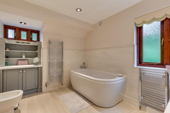 Master Bedroom En...