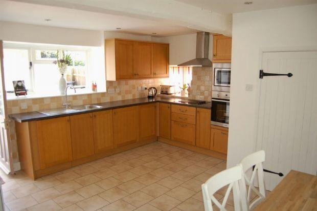 KITCHEN/BREAKFAST ROOM