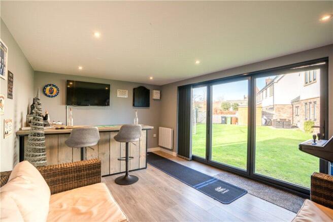 Garden Office/Bar