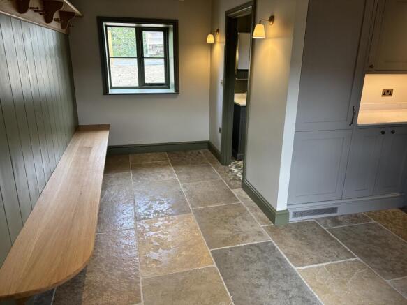 4 bed Detached to rent Image 4