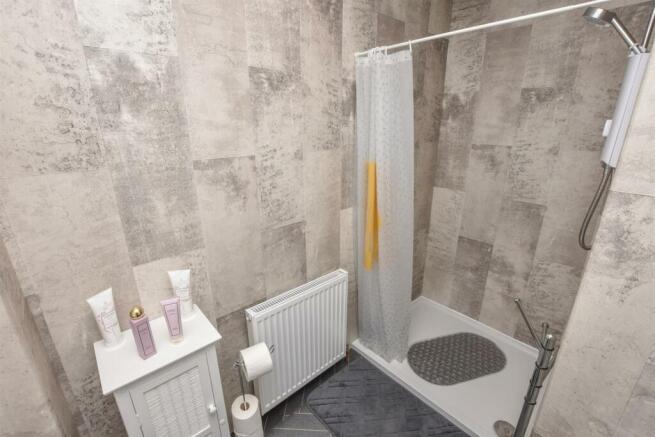 EN-SUITE SHOWER ROOM-2.jpg