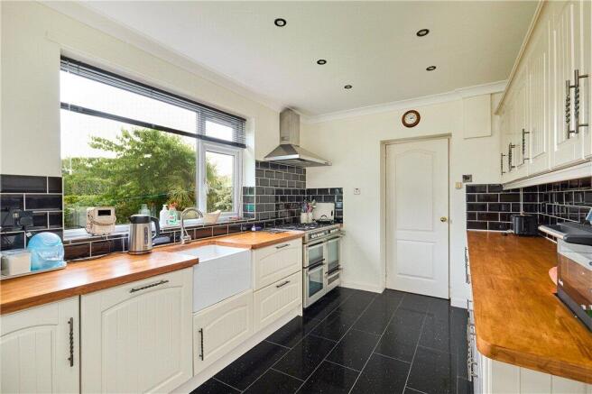 4 bed Detached for sale Image 7