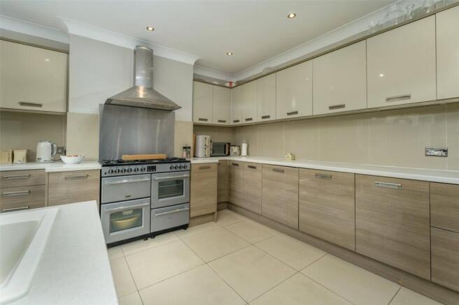 4 bed Semi-Detached for sale Image 6