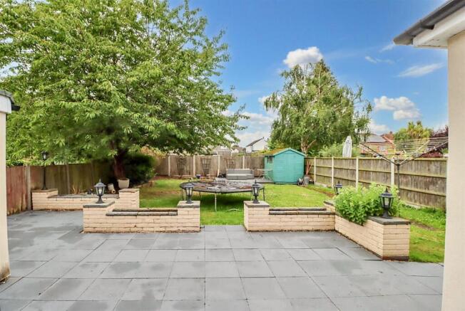 6-bed detached on Guernsey Gardens, Wickford, £550,000