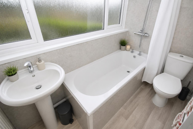 4 bed Detached for sale Image 8