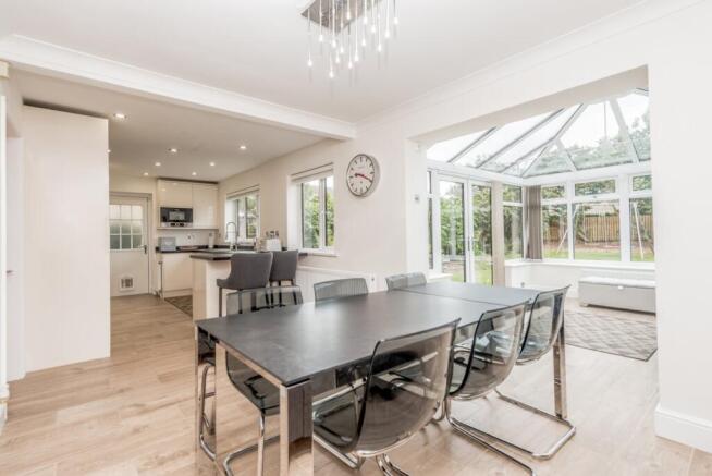 4 bed Detached for sale Image 8