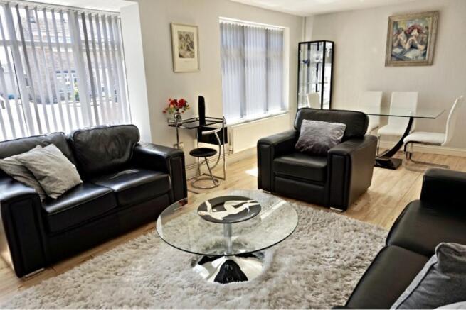 Lounge/Dining Room