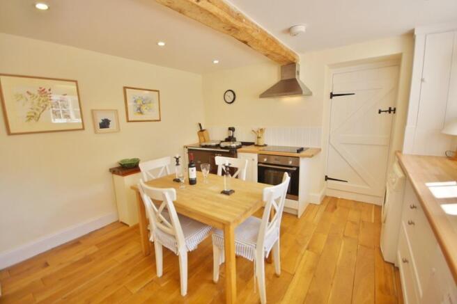 Lower Barn Cottage- Kitchen (2).jpg