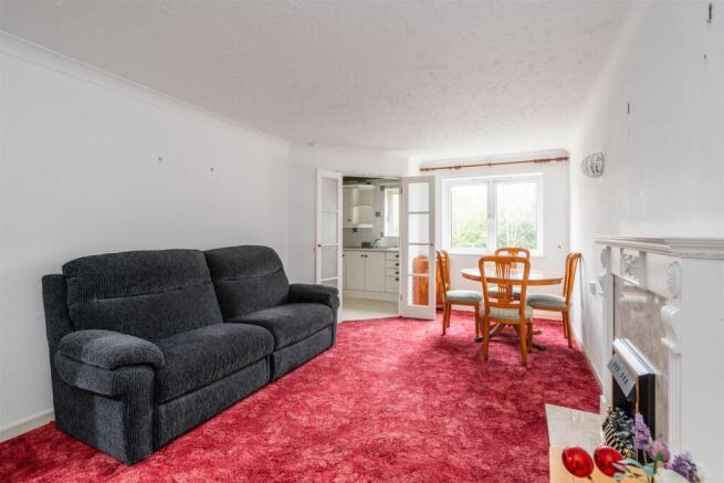 Flat 29 Barons Court_2.jpg