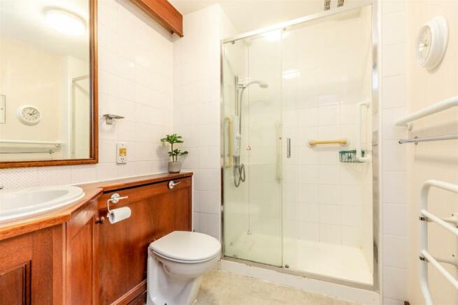 Carfax Court Redland Shower room.jpg